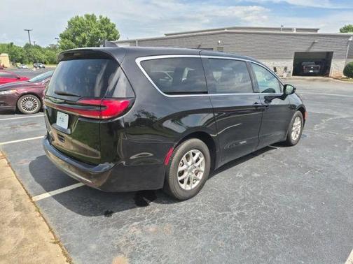 2024 Chrysler Pacifica Touring-L
