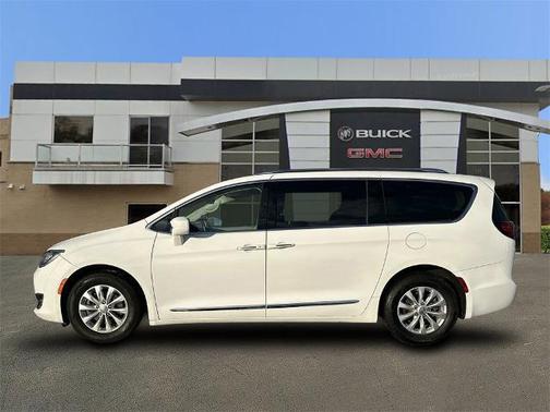 2018 Chrysler Pacifica Touring-L