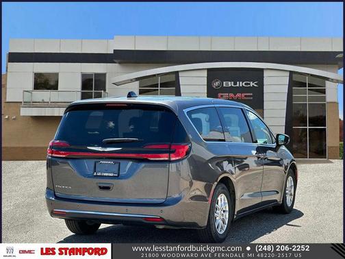 Granite Crystal Metallic Clearcoat 2023 Chrysler Pacifica Touring L