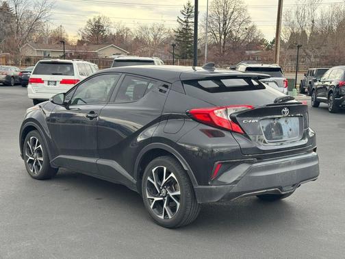 2022 Toyota C-HR XLE