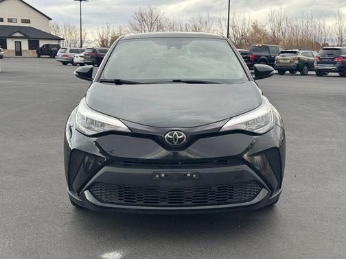 2022 Toyota C-HR XLE