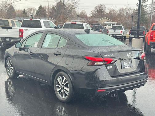 2021 Nissan Versa 1.6 SV