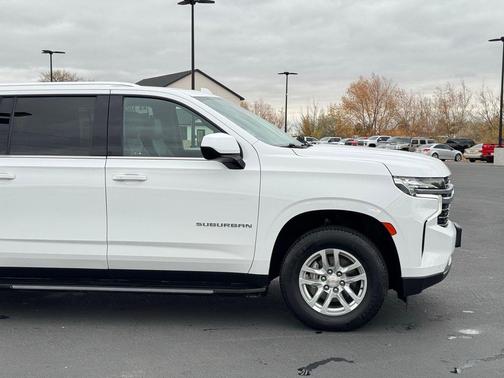2023 Chevrolet Suburban LT