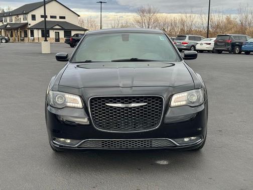 2019 Chrysler 300 S
