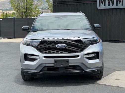 Iconic Silver Metallic 2023 Ford Explorer ST-Line