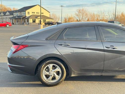 2021 Hyundai ELANTRA SE
