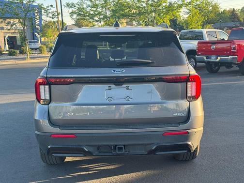 Gray Metallic 2025 Ford Explorer ST-Line