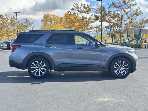 2022 Ford Explorer ST-Line
