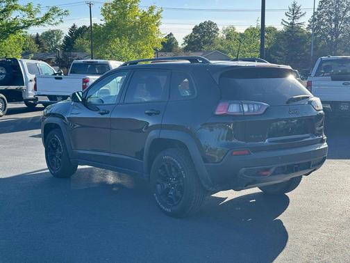 Diamond Black Crystal Pearlcoat 2019 Jeep Cherokee Trailhawk Elite