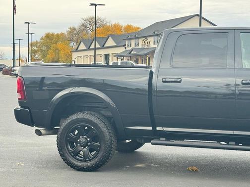 2018 RAM 2500 Laramie Crew Cab 4x4 6'4' Box