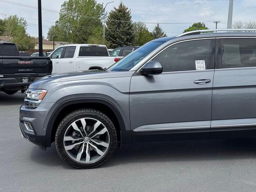 Platinum Gray Metallic 2019 Volkswagen Atlas 3.6L SEL Premium