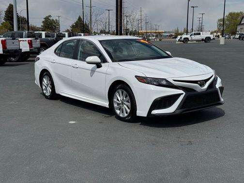 Ice Cap 2024 Toyota Camry SE