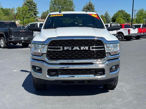 Bright White Clearcoat 2022 RAM 2500 Big Horn Crew Cab 4x4 6'4' Box