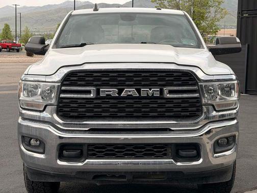 Bright White Clearcoat 2022 RAM 2500 Big Horn Crew Cab 4x4 6'4' Box