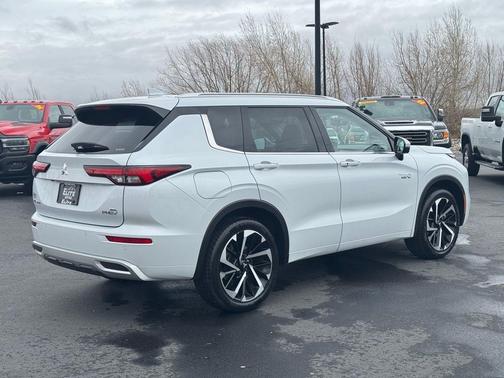 2023 Mitsubishi Outlander PHEV SEL
