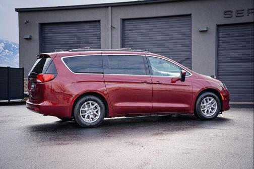 2021 Chrysler Voyager LXI