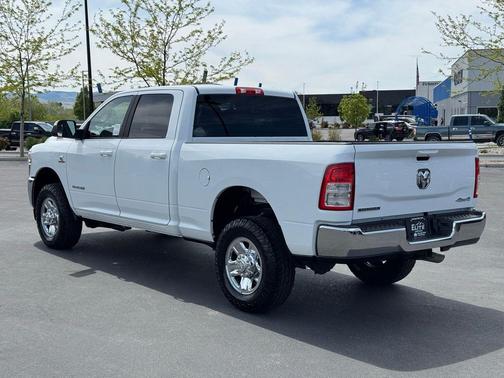 Bright White Clearcoat 2022 RAM 2500 Big Horn Crew Cab 4x4 6'4' Box