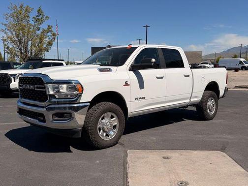Bright White Clearcoat 2022 RAM 2500 Big Horn Crew Cab 4x4 6'4' Box