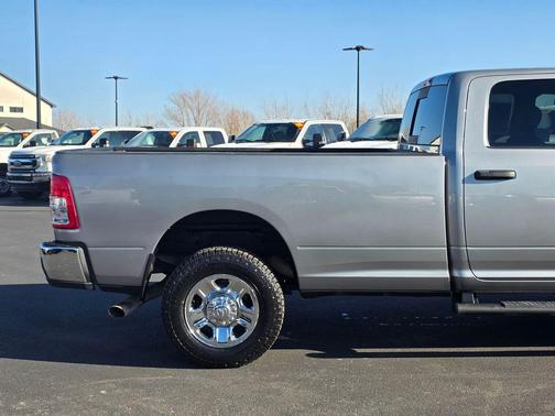 2022 RAM 3500 Tradesman Crew Cab 4x4 8' Box