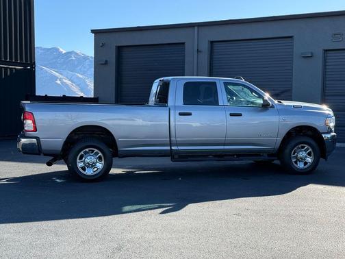 2022 RAM 3500 Tradesman Crew Cab 4x4 8' Box