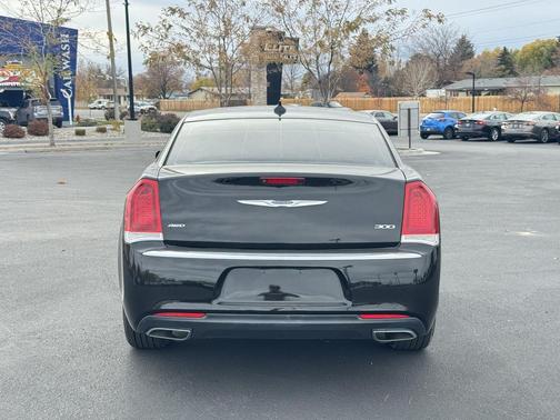 2018 Chrysler 300 Limited