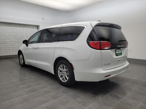 2022 Chrysler Voyager LX