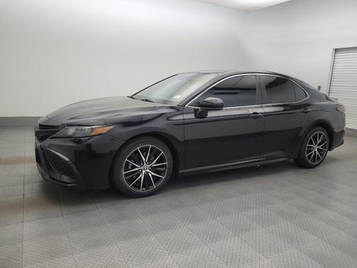 Midnight Black Metallic 2021 Toyota Camry SE