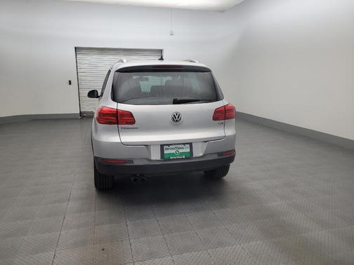 Reflex Silver Metallic 2017 Volkswagen Tiguan 2.0T Wolfsburg Edition