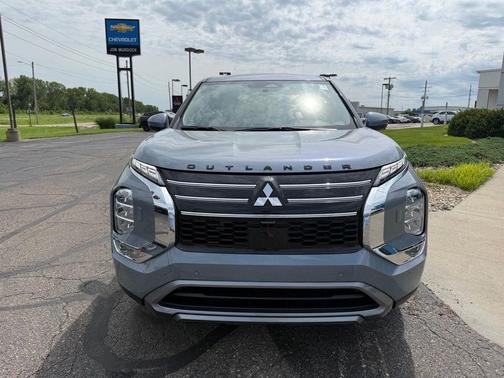 Moonstone Gray Metallic 2026 Mitsubishi Outlander SE S-AWC