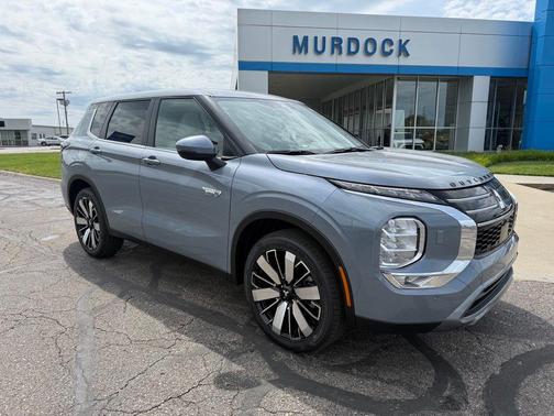 Moonstone Gray Metallic 2026 Mitsubishi Outlander SE S-AWC