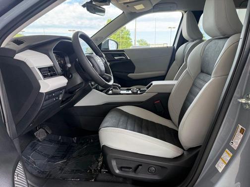Moonstone Gray Metallic 2026 Mitsubishi Outlander SE S-AWC