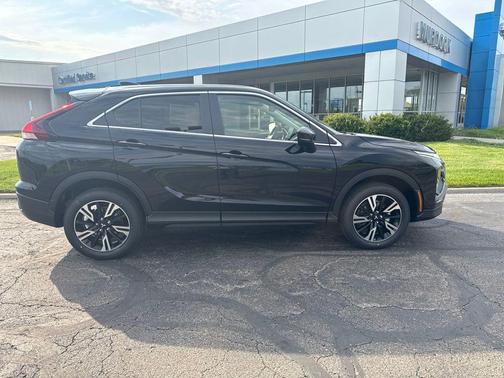 Labrador Black Pearl 2026 Mitsubishi Eclipse Cross SE