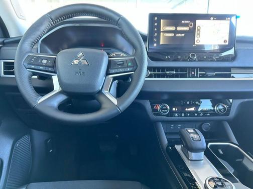 White Diamond/Black Roof 2026 Mitsubishi Outlander Trail Edition 2.5 S-AWC