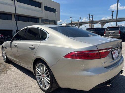 2017 Jaguar XF 35t Prestige