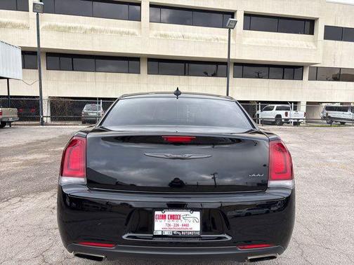 2022 Chrysler 300 Touring