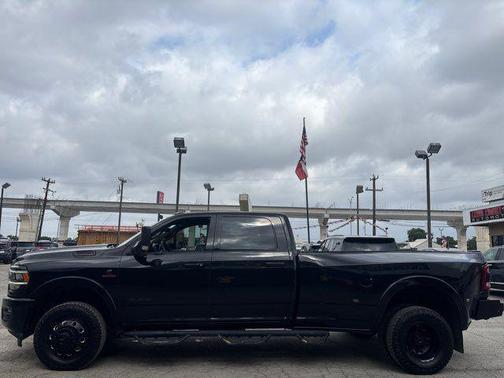 2020 RAM 3500 Laramie Crew Cab 4x4 8' Box