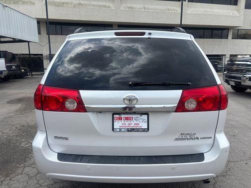 2007 Toyota Sienna XLE