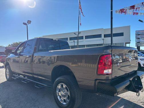 2018 RAM 3500 Big Horn Crew Cab 4x4 8' Box