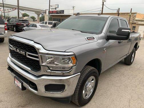 2023 RAM 3500 Tradesman Crew Cab 4x4 6'4' Box