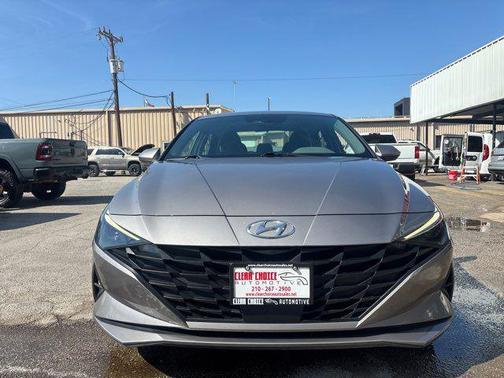 2022 Hyundai ELANTRA SEL