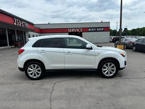 White Pearl 2014 Mitsubishi Outlander Sport ES