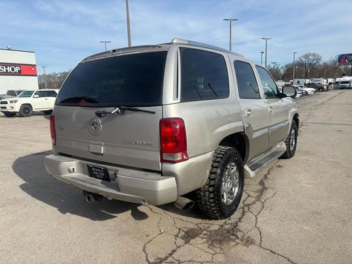 2004 Cadillac Escalade Base