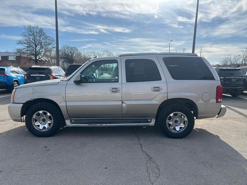 2004 Cadillac Escalade Base