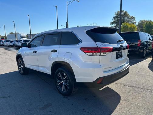 2019 Toyota Highlander LE I4