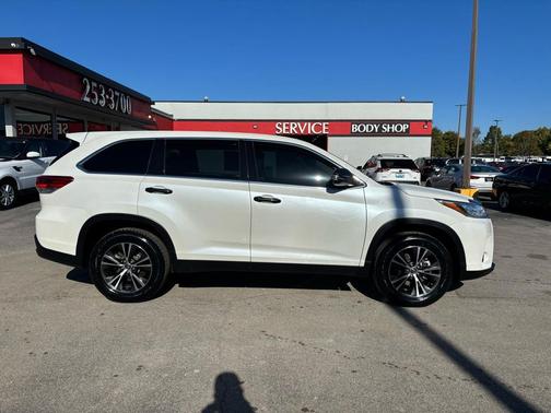 2019 Toyota Highlander LE I4