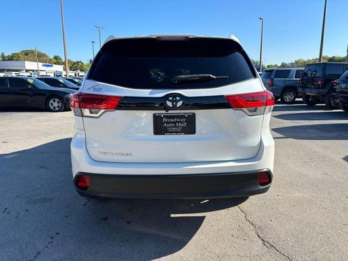 2019 Toyota Highlander LE I4