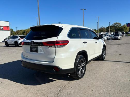 2019 Toyota Highlander LE I4