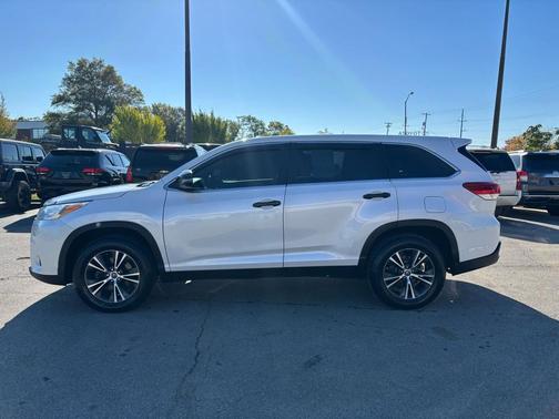 2019 Toyota Highlander LE I4