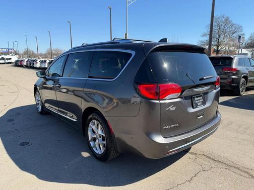 2018 Chrysler Pacifica Touring-L