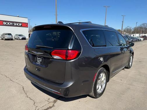 2018 Chrysler Pacifica Touring-L